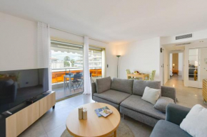 Renovated 1Br apartment terrace walk to beach